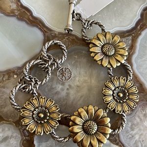 Two-Tone Daisy Links Vintage Vibe Bracelet-Boutique